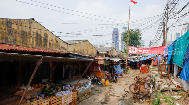 Suasana di Pasar Lontar Kebon Melati, Tanah Abang, Jakarta, Senin (15/9/2025). [Suara.com/Alfian Winanto]