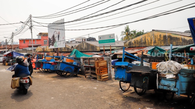 Suasana di Pasar Lontar Kebon Melati, Tanah Abang, Jakarta, Senin (15/9/2025). [Suara.com/Alfian Winanto]