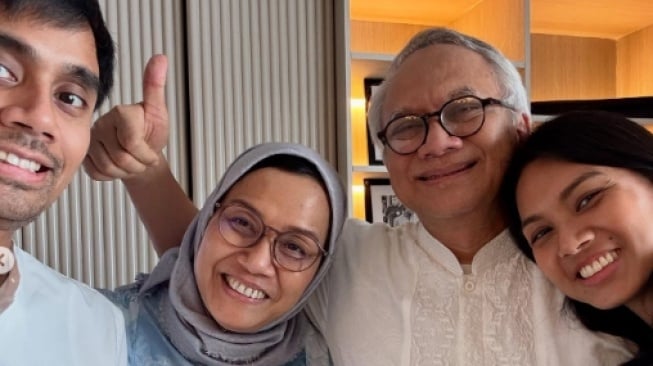 Sri Mulyani bersama suami dan anak. [Instagram/@smindrawati]