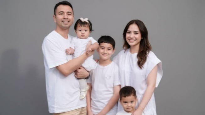 Cara Menggabungkan Foto Keluarga dengan Gemini AI, Pakai Prompt Jitu Ini!