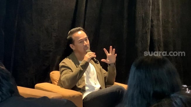 Joe Taslim dalam sesi bincang-bincang di kawasan Kemang Utara, Jakarta Selatan, Selasa, 16 September 2025. [Suara.com/Adiyoga Priyambodo]