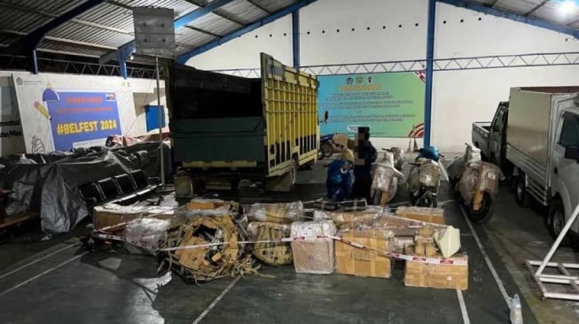 Aksi Dramatis Petugas Kejar Truk Muatan Motor-Suku Cadang Selundupan hingga Masuk Perkebunan Sawit