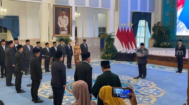 Resmi! Detik-detik Prabowo Lantik Djamari Jadi Menkopolkam hingga Erick Thohir Digeser ke Menpora