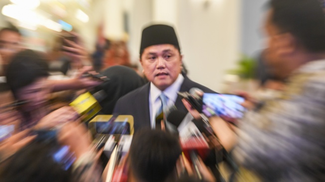 Menteri Pemuda dan Olahraga Erick Thohir menjawab pertanyaan wartawan usai mengikuti acara pelantikan Menteri dan Wakil Menteri Negara Kabinet Merah Putih Dalam Sisa Masa Jabatan Periode Tahun 2024-2029 di Istana Negara, Jakarta, Rabu (17/9/2025). [ANTARA FOTO/Muhammad Adimaja/aww]