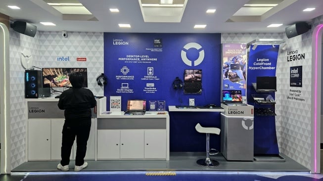 Lenovo Smarter Experience at MRT Station, Jakarta. [Lwnovo]