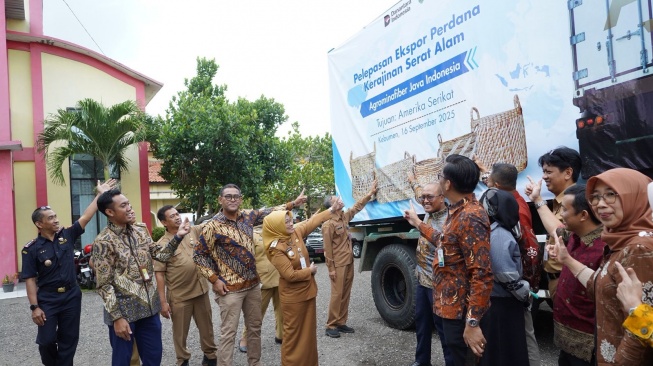 Pelepasan ekspor perdana produk keranjang anyaman serat alam oleh PT Agrominafiber Java Indonesia ke Amerika Serikat. [Dok Pertamina]