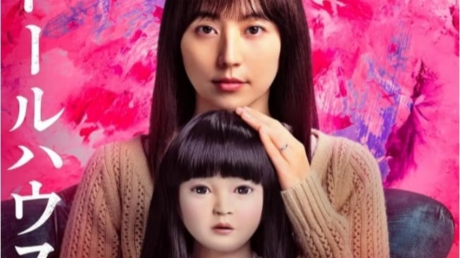 Review Film DollHouse: Ketika Boneka Jadi Simbol Trauma yang Kelam