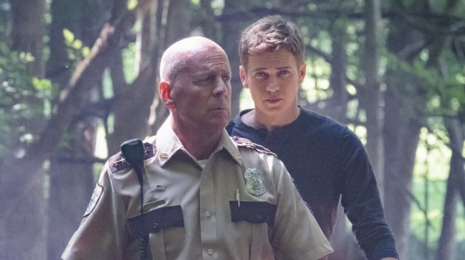 Film First Kill yang dibintangi Bruce Willis dan Hayden Cristensen akan tayang Rabu (17/9/2025) mala ini pukul 23.00 WIB di Trans TV. [YouTube]