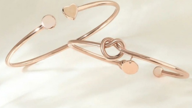 gelang emas model cuff. [Semar Nusantara]