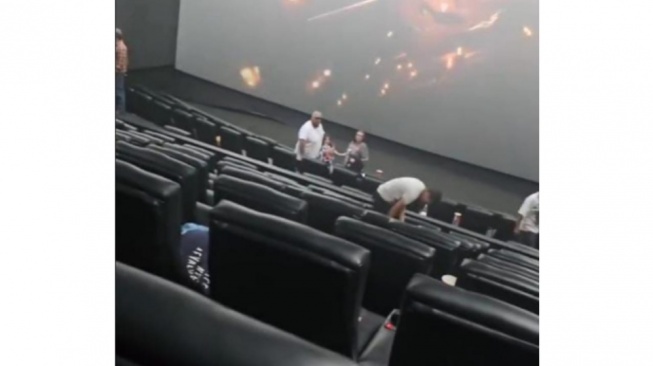 Kencing di Dalam Bioskop, Pentingnya Jaga Adab Ruang Publik