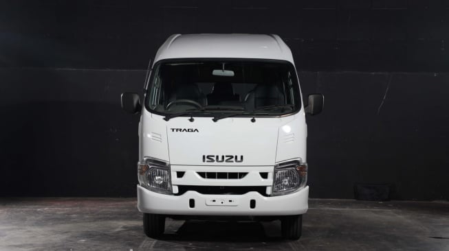 PT Isuzu Astra Motor Indonesia (IAMI) Hadirkan Isuzu Traga Bus yang Mampu Menampung 11 Penumpang. (Foto: IAMI)