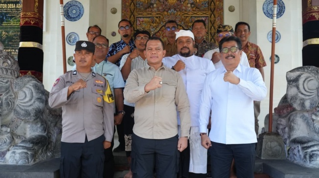 Dirjen Bina Pemdes Monitoring Siskamling di Bali: Apresiasi Sinergi Pecalang, Linmas, dan Pemdes