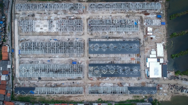 Foto udara proyek pembangunan rumah untuk masyarakat berpenghasilan rendah (MBR) di Desa Sukawali, Pakuhaji, Kabupaten Tangerang, Banten, Rabu (17/9/2025). [ANTARA FOTO/Putra M. Akbar/rwa]