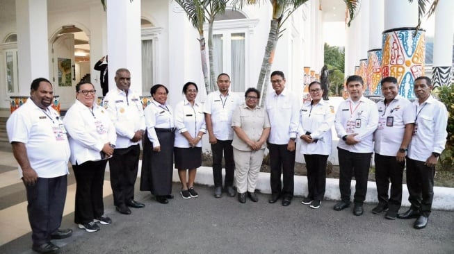 Dampingi Wapres Gibran ke Papua, Wamendagri Ribka Akan Segera Tindak Lanjuti Hasil Kunjungan
