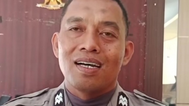 Viral Siswa Aniaya Guru Disaksikan Polisi, Publik Geram!