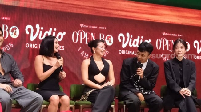 Valerie Thomas, Shaloom Razade, Fajar Nugros hingga Gigi eks Cherrybelle saat konferensi pers series Open BO Season 3: I Am Campus di Senayan, Jakarta Pusat pada Kamis, 18 September 2025. [Suara.com/Rena Pangesti]