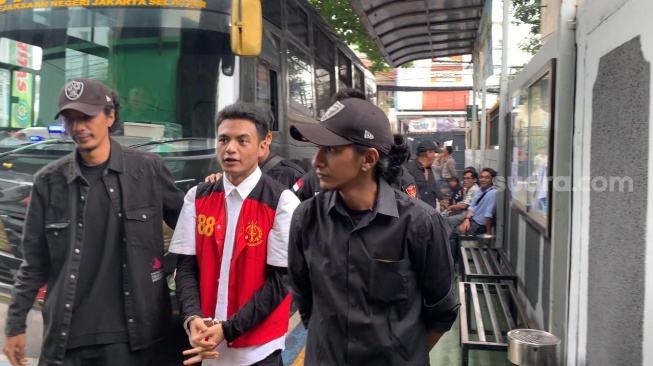 Vadel Badjideh Semringah Ketemu Nikita Mirzani Lagi di Pengadilan
