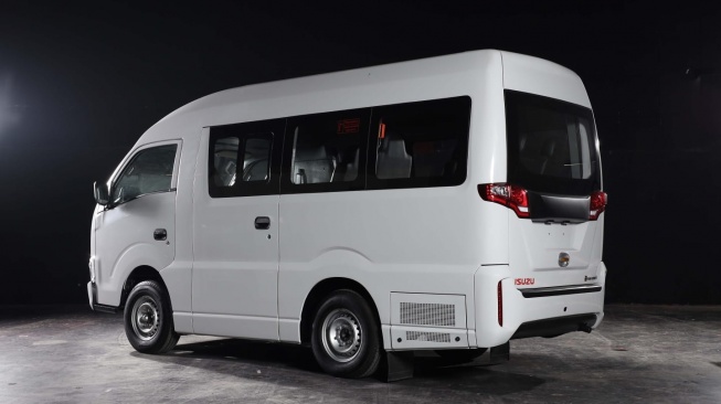 PT Isuzu Astra Motor Indonesia (IAMI) Hadirkan Isuzu Traga Bus yang Mampu Menampung 11 Penumpang. (Foto: IAMI)