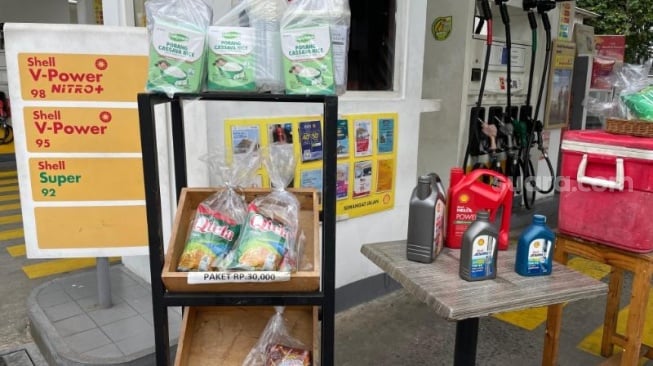 Stok BBM Langka, SPBU Swasta di Tebet Banting Stir Jual Beras Porang hingga Paket Makanan Ringan