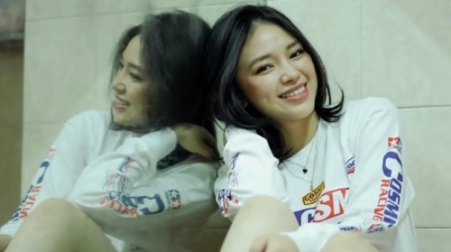 Senandung Asmara oleh Anneth: Ungkapan Kasih Sayang Tulus untuk Seseorang