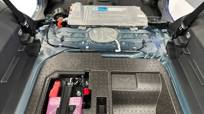Daihatsu Rocky Hybrid digerakkan sepenuhnya oleh motor listrik yang terhubung langsung dengan transmisi khusus hybrid Transaxle (Dok: PT Astra-Daihatsu Motor)