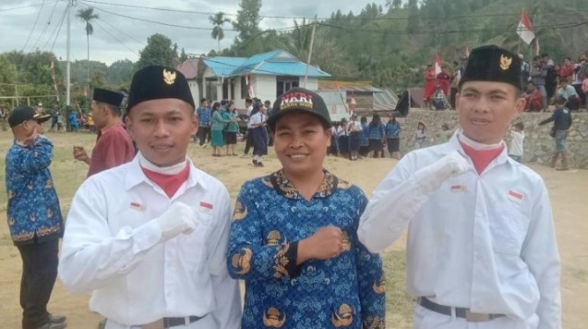 Miris! Guru Pedalaman Tana Toraja Utang Ojek Rp10 Juta Demi Mengajar