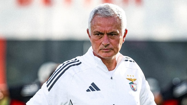 Jose Mourinho Resmi Latih Benfica, Ada Klausul Aneh