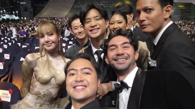 Dikira Minta Foto, Jawaban Polos Lisa BLACKPINK saat Diajak Nonton Film Pangku Bikin Ngakak