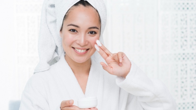 5 Moisturizer Jepang Terbaik: Kulit Cerah, Sehat, dan Terhidrasi Sempurna