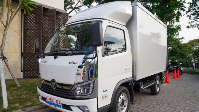 Jajaran kendaraan listrik komersial dari Foton Indonesia yang diperkenalkan di Surabaya, Jawa Timur. (Foto: Foton Indonesia)