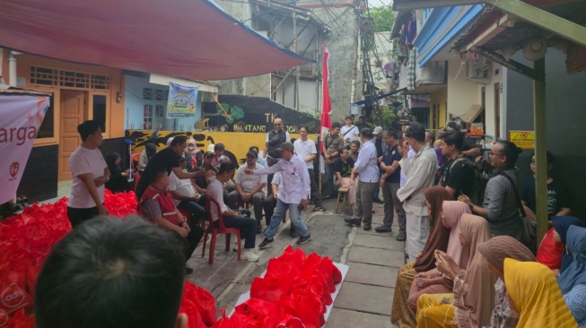 'Warga Peduli Warga', 98 Resolution Network Bagikan Seribu Sembako untuk Ojol Jakarta