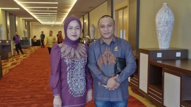 Anggota DPRD Provinsi Gorontalo, Wahyudin Moridu, dan istri Mega Nusi (Instagram/wahyumoridu)