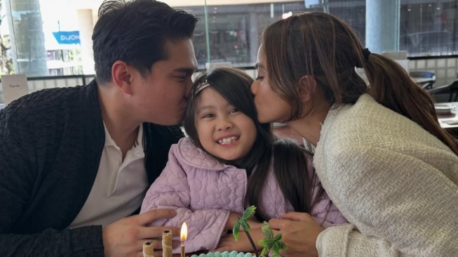5 Potret Acha Septriasa dan Vicky Kharisma Rayakan Ultah Anak meski Sudah Cerai