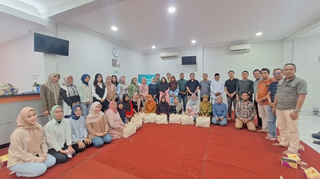 Teladani Rasulullah, BRI Slawi Sentuh Hati Puluhan Janda Duafa Lewat Santunan Maulid Nabi