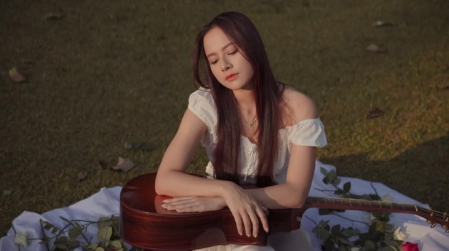 Debut Jadi Penyanyi, Barbie Arzetta Rilis Lagu Menahan Rindu