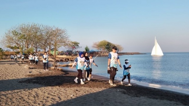 Ribuan Orang Lari Lintasi 4 Pantai Eksotis Makassar