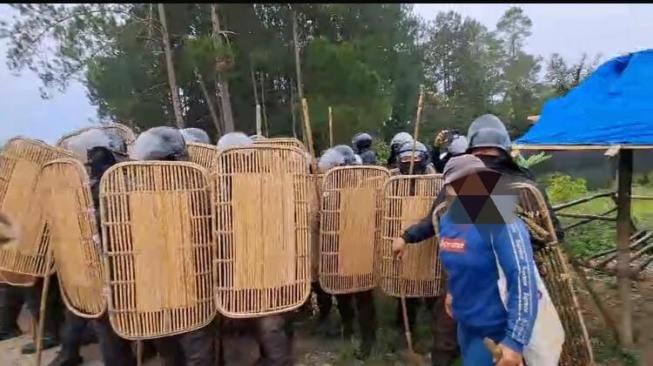 Puluhan Orang Luka-luka dalam Bentrok PT TPL dan Warga di Simalungun