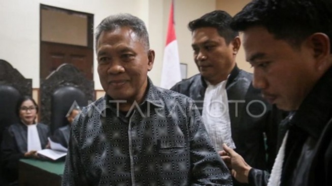 Mantan Bupati Lombok Barat Dituntut 10,5 Tahun Penjara, Ini Kasusnya!