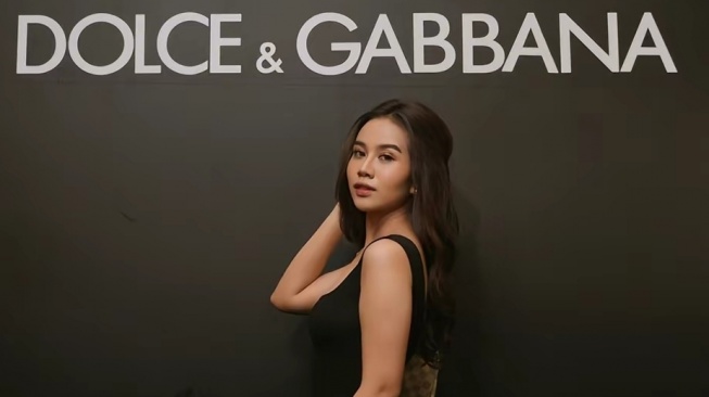 Diundang Dolce & Gabbana, Penampilan Anggun Mayang Banjir Pujian: Netizen Bandingkan dengan Fuji