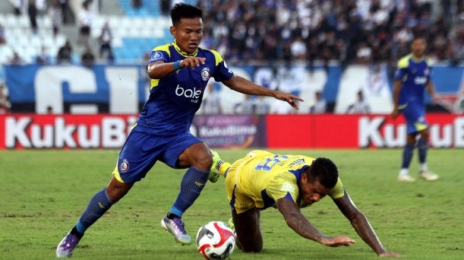 Kalah Dramatis dari Persib Bandung, Pelatih Arema FC Murka