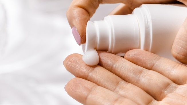 7 Physical Sunscreen Terbaik untuk Kulit Usia di Atas 40 Tahun