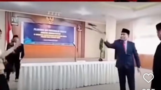 Kakanwil Kemenag NTB Ngamuk Lempar Mikrofon saat Pelantikan, Ini Klarifikasinya
