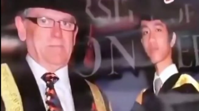 Diungkap Kaesang Pangarep, Foto Wisuda Gibran Dipajang di Kampus MDIS