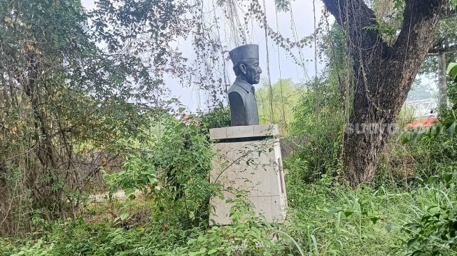 Kondisi Monumen Gesang di Solo Safari yang memprihatinkan dan tak terawat. [Suara.com/Ari Welianto]