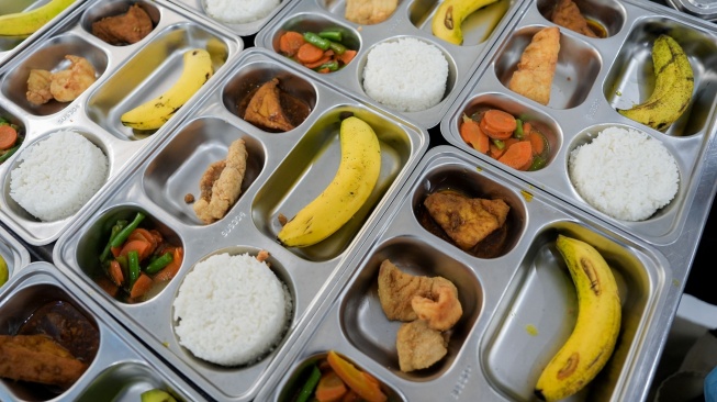 Bahan makanan dimasak dengan kematangan sempurna agar bakteri-bakteri alami yang terkandung mati melalui pemasakan (Dok: Bakom RI)