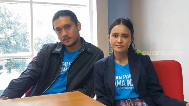 Giorgino Abraham dan Michelle Ziudith, pemain film Jangan Panggil Mama Kafir saat berkunjung ke kantor Suara.com di kawasan Kuningan, Jakarta Selatan pada Selasa, 23 September 2025. [Suara.com/Tiara Rosana]