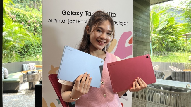 Tablet Samsung Galaxy Tab S10 Lite yang resmi dikenalkan ke Indonesia pada Rabu (24/9/2025). [Suara.com/Dicky Prastya]