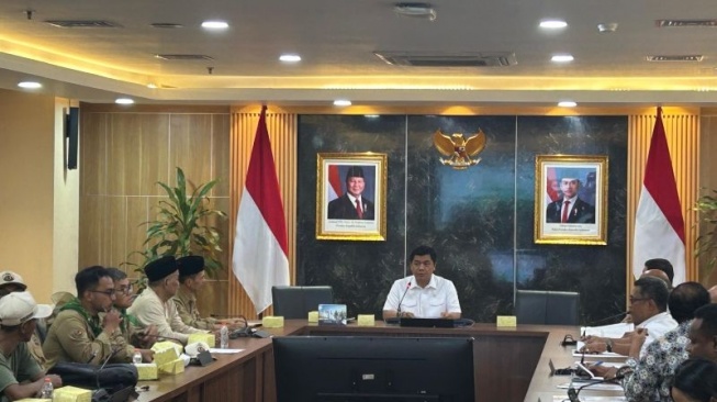 'Geruduk' Istana di Hari Tani, Petani Sodorkan 6 Tuntutan Keras untuk Prabowo: Cabut UU Cipta Kerja!