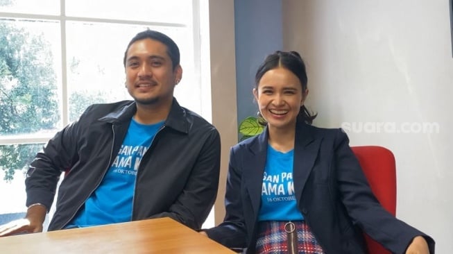 Giorgino Abraham dan Michelle Ziudith, pemain film Jangan Panggil Mama Kafir saat berkunjung ke kantor Suara.com di kawasan Kuningan, Jakarta Selatan pada Selasa, 23 September 2025. [Suara.com/Tiara Rosana]