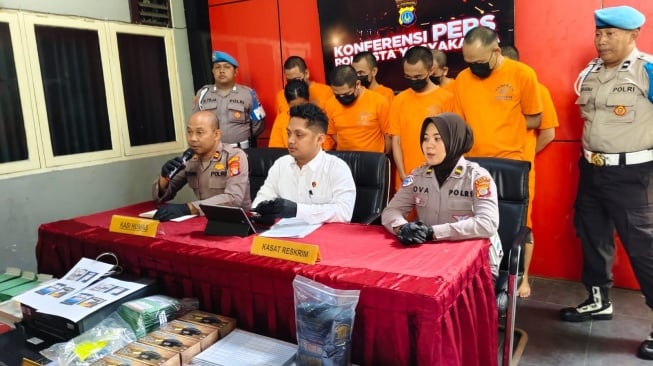 Polisi Bongkar Sindikat SIM Palsu, Pelaku Belajar Otodidak, Pelanggan dari Luar Jawa